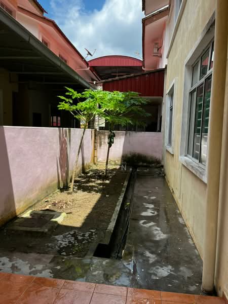 Rumah Berkembar untuk Dijual di Kampung Baru Ayer Keroh (Bukit Baru) - Woon . - Exterior - PropertyGuru.com.my