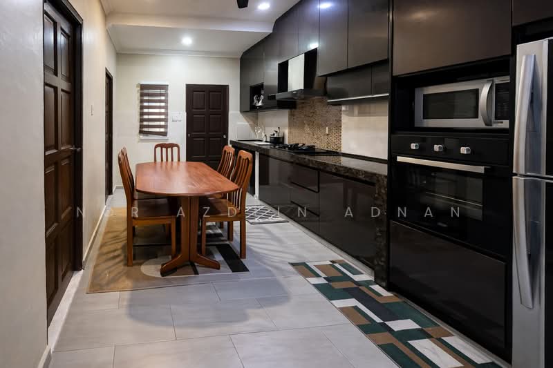 1.5-storey Terraced House for Sale in Seri Kembangan (Selangor) - Nor Azdlin Adnan - Kitchen - PropertyGuru.com.my