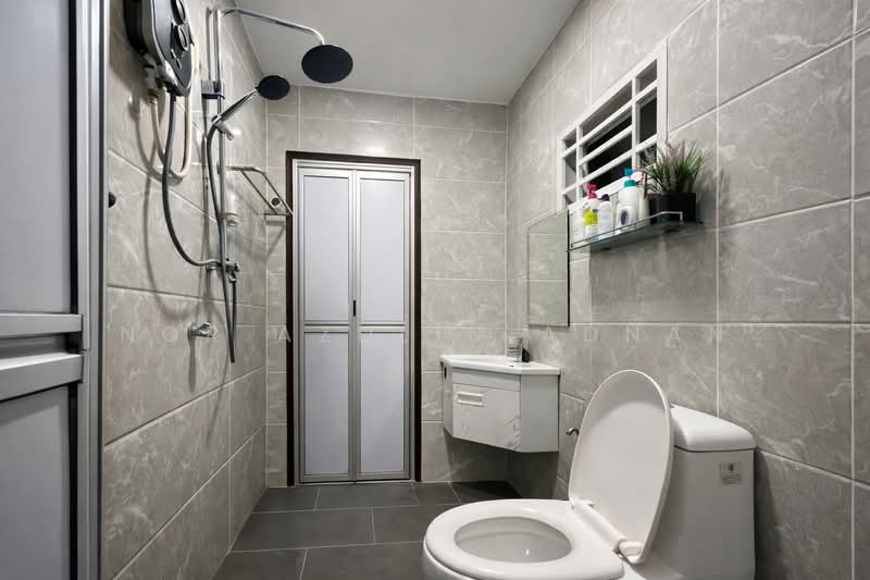 1.5-storey Terraced House for Sale in Seri Kembangan (Selangor) - Nor Azdlin Adnan - Bathroom - PropertyGuru.com.my