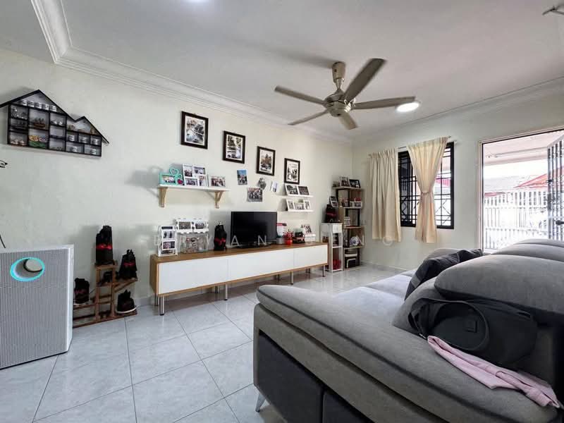 1-storey Terraced House for Sale in Taman Universiti (Skudai) - Bryan Seng - Living Room - PropertyGuru.com.my