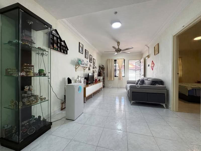 1-storey Terraced House for Sale in Taman Universiti (Skudai) - Bryan Seng - Living Room - PropertyGuru.com.my