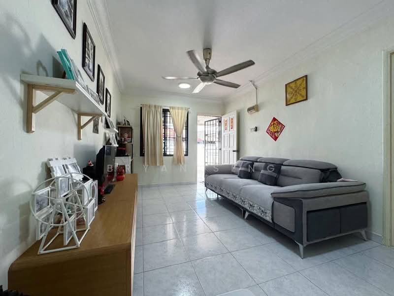 1-storey Terraced House for Sale in Taman Universiti (Skudai) - Bryan Seng - Living Room - PropertyGuru.com.my