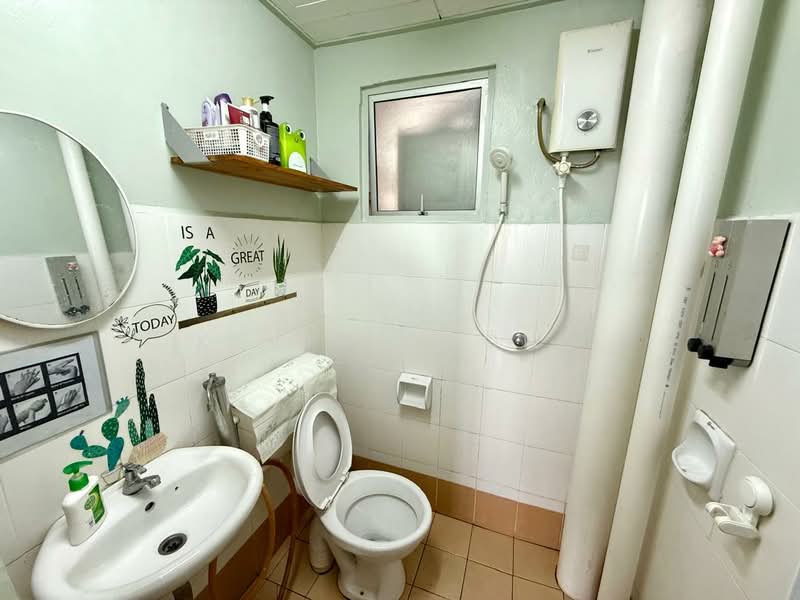 Apartment for Sale at Serdang Villa Apartment - Kevin Chong - Bathroom - PropertyGuru.com.my