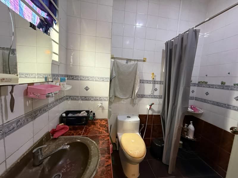 2-storey Terraced House for Sale in Taman Desa Cemerlang (Ulu Tiram) - Zack Chow - Bathroom - PropertyGuru.com.my