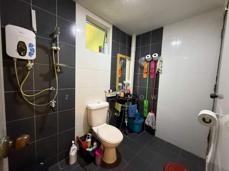 2-storey Terraced House for Sale in Taman Desa Cemerlang (Ulu Tiram) - Zack Chow - Bathroom - PropertyGuru.com.my