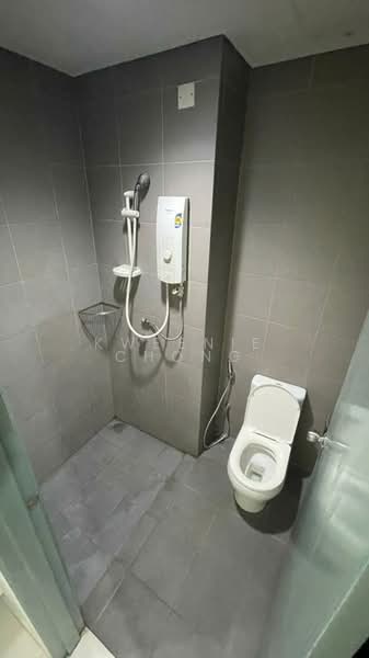 Service Residence for Sale at Mercu Summer Suites - Kweenie Chong - Bathroom - PropertyGuru.com.my