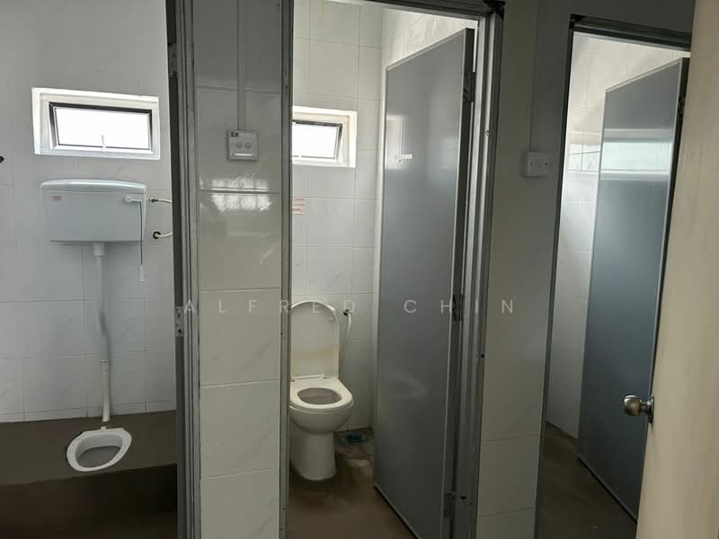 Factory for Rent in Taman Perindustrian Kinrara (Bandar Kinrara) - Alfred Chin - Bathroom - PropertyGuru.com.my