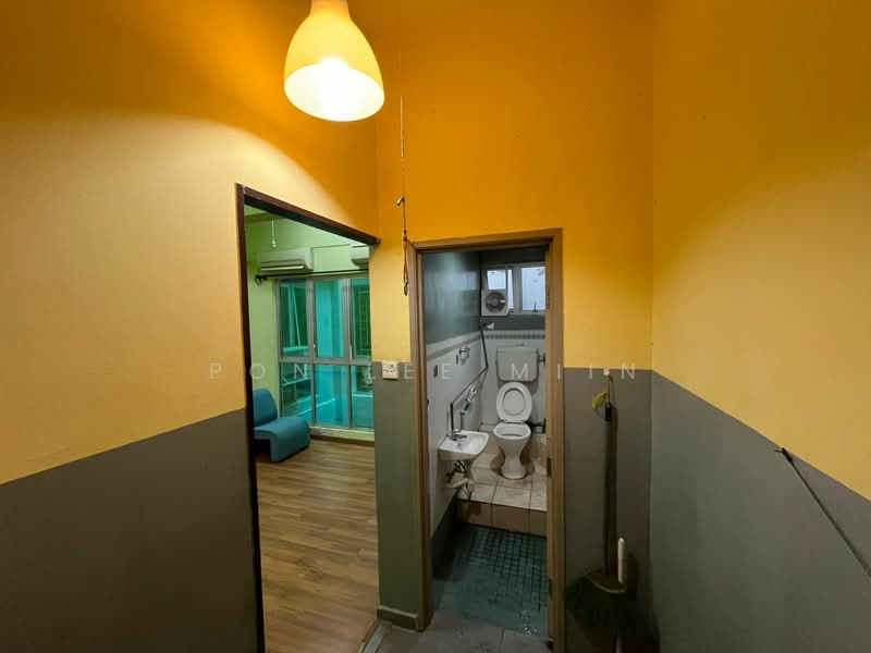Shop / Office for Rent in Taman Maluri (Cheras) - Pon Lee Miin - Bathroom - PropertyGuru.com.my