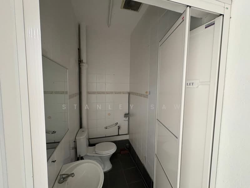 Kelawai Road Detached Commercial Unit untuk Untuk Disewa - RM 25,000 /bulan, Mac 2026 - Bathroom - PropertyGuru.com.my