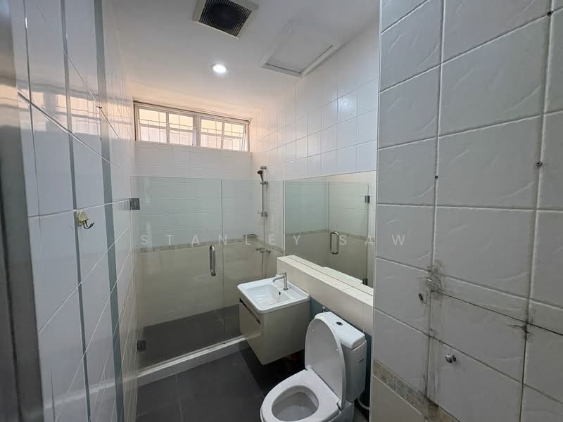 Kelawai Road Detached Commercial Unit untuk Untuk Disewa - RM 25,000 /bulan, Mac 2026 - Bathroom - PropertyGuru.com.my