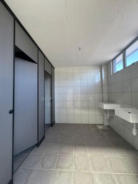 Kilang untuk Disewa di Nilai Impian (Nilai) - Derrick Chong - Bathroom - PropertyGuru.com.my