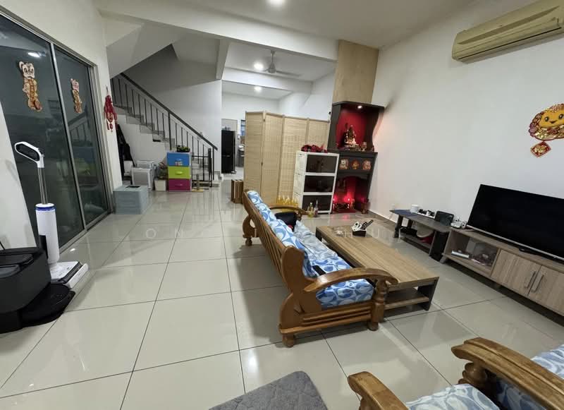 Rumah Teres 2-Tingkat untuk Dijual di Bandar Springhill (Jimah) - Ong Jia Hui - Living Room - PropertyGuru.com.my
