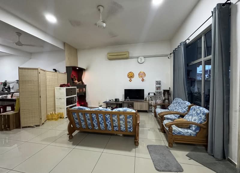Rumah Teres 2-Tingkat untuk Dijual di Bandar Springhill (Jimah) - Ong Jia Hui - Living Room - PropertyGuru.com.my
