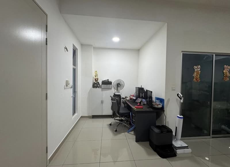 Rumah Teres 2-Tingkat untuk Dijual di Bandar Springhill (Jimah) - Ong Jia Hui - Study - PropertyGuru.com.my