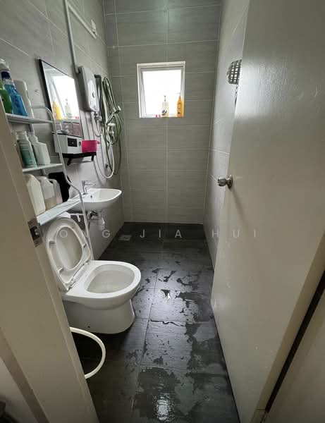 Rumah Teres 2-Tingkat untuk Dijual di Bandar Springhill (Jimah) - Ong Jia Hui - Bathroom - PropertyGuru.com.my