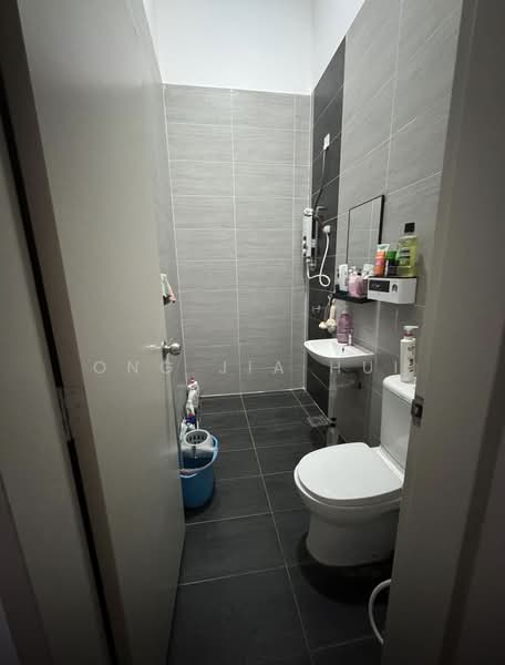 Rumah Teres 2-Tingkat untuk Dijual di Bandar Springhill (Jimah) - Ong Jia Hui - Bathroom - PropertyGuru.com.my
