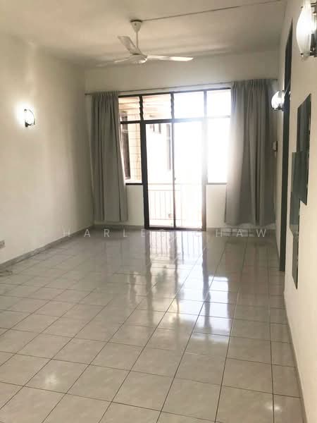 Indah Bay Condominium untuk Untuk Disewa - RM 1,200 /bulan, Mac 2026 - Living Room - PropertyGuru.com.my