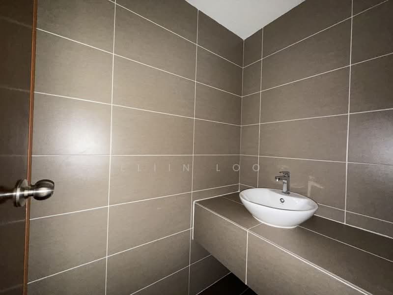Kediaman Servis untuk Dijual di G Residence - Eliin Loo - Bathroom - PropertyGuru.com.my