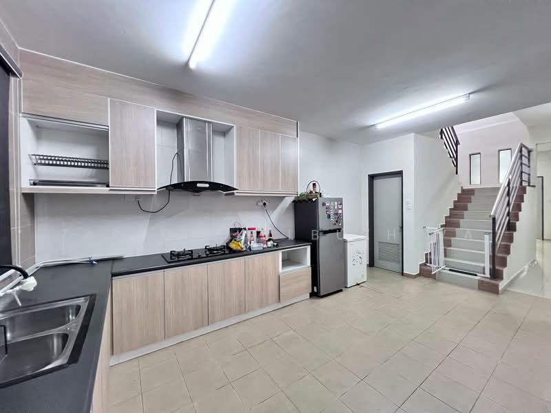 2-storey Terraced House for Sale in Taman Nusa Intan (Senawang) - Zarema Kulbuzheva - Kitchen - PropertyGuru.com.my