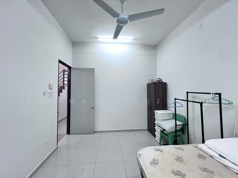 2-storey Terraced House for Sale in Taman Nusa Intan (Senawang) - Zarema Kulbuzheva - Bedroom - PropertyGuru.com.my
