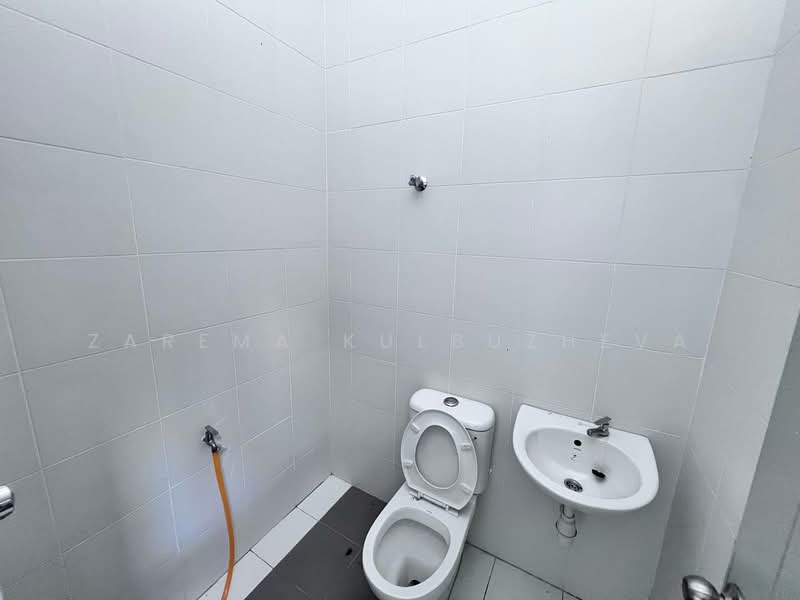 2-storey Terraced House for Sale in Taman Nusa Intan (Senawang) - Zarema Kulbuzheva - Bathroom - PropertyGuru.com.my