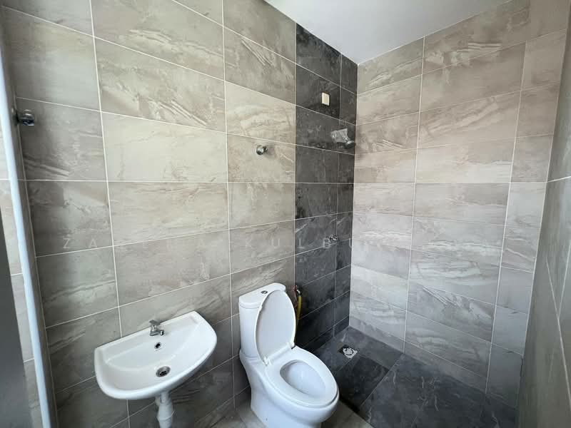 2-storey Terraced House for Sale in Taman Nusa Intan (Senawang) - Zarema Kulbuzheva - Bathroom - PropertyGuru.com.my