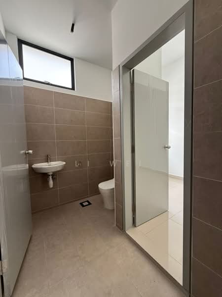 2.5-storey Terraced House for Rent in Taman Molek (Johor Bahru) - Li Wei - Bathroom - PropertyGuru.com.my