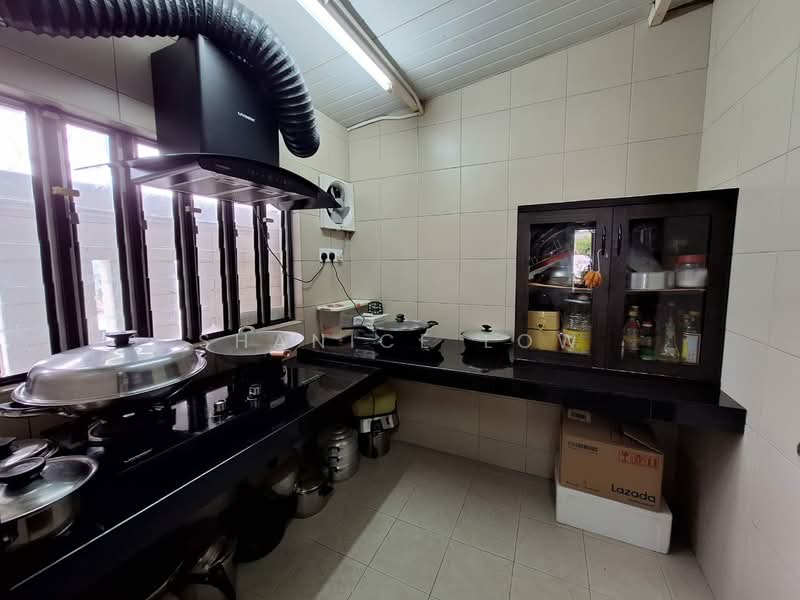 Rumah Berkembar untuk Dijual di Taman Aman Sari (Bandar Kinrara) - Shanice Low - Kitchen - PropertyGuru.com.my