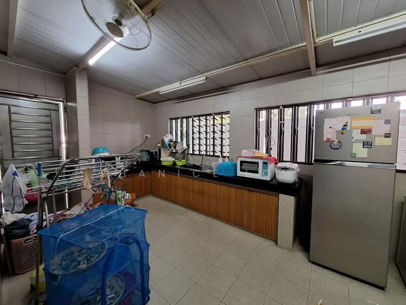 Rumah Berkembar untuk Dijual di Taman Aman Sari (Bandar Kinrara) - Shanice Low - Kitchen - PropertyGuru.com.my