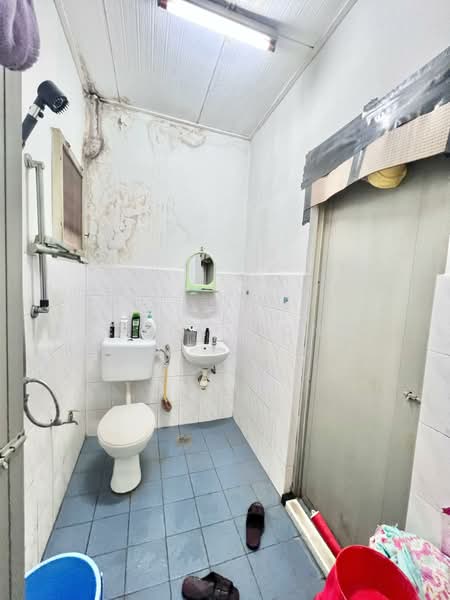 2-storey Terraced House for Sale in Damansara Kim (Petaling Jaya) - Bryan Wong - Bathroom - PropertyGuru.com.my