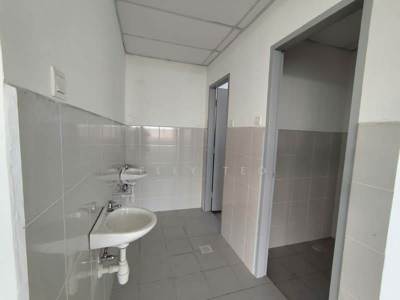Office for Rent in Port Klang (Pelabuhan Klang) (Selangor) - Kelly Teo - Bathroom - PropertyGuru.com.my