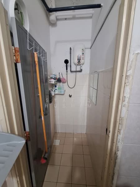 Flat for Sale at Pangsapuri Arista - Syafiq Hushim - Bathroom - PropertyGuru.com.my