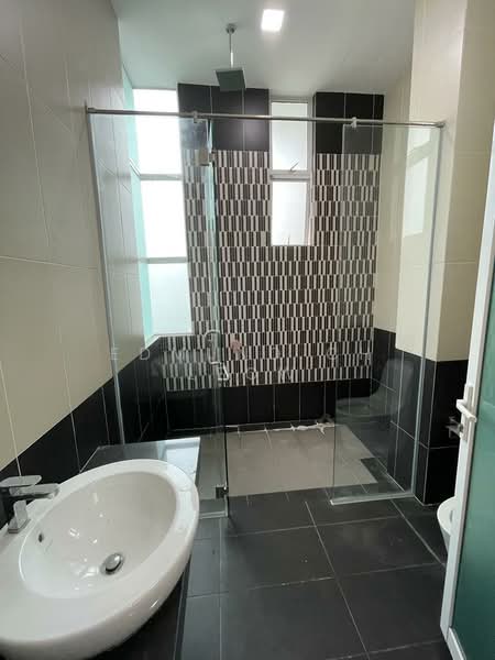 3-storey Terraced House for Sale in Rawang (Selangor) - Edmund CH Leow - Bathroom - PropertyGuru.com.my