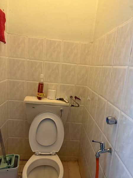 1-storey Terraced House for Sale in Taman Molek (Johor Bahru) - Fiona Lai - Bathroom - PropertyGuru.com.my