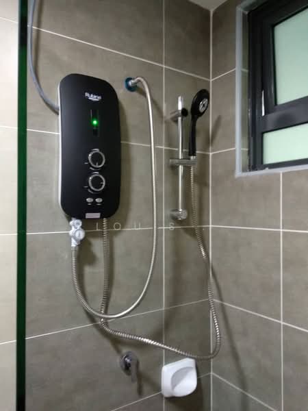 Service Residence for Rent at Liberty @ Arc - Louis . - Bathroom - PropertyGuru.com.my