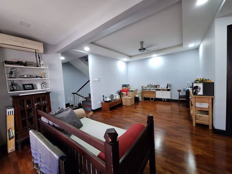 Rumah Berkembar untuk Dijual di Taman Aman Sari (Bandar Kinrara) - Shanice Low - Living Room - PropertyGuru.com.my