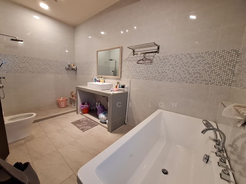 Rumah Berkembar untuk Dijual di Taman Aman Sari (Bandar Kinrara) - Shanice Low - Bathroom - PropertyGuru.com.my