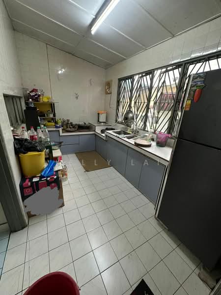 1-storey Terraced House for Sale in Taman Bidara (Selayang) - Kelly Lai - Kitchen - PropertyGuru.com.my