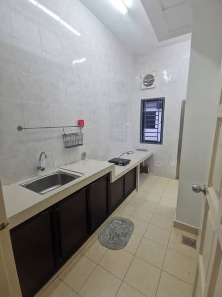 Taman Seri Austin untuk Untuk Disewa - RM 2,500 /bulan, Mac 2026 - Kitchen - PropertyGuru.com.my
