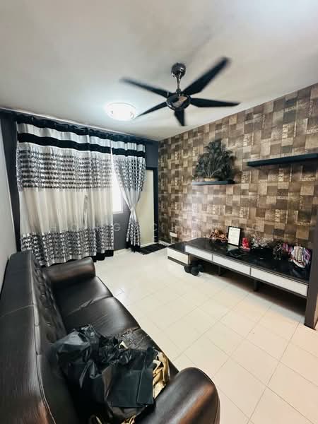Apartment for Rent at Villa Krystal @ Bandar Selesa Jaya - Hong Charng Lee - Living Room - PropertyGuru.com.my