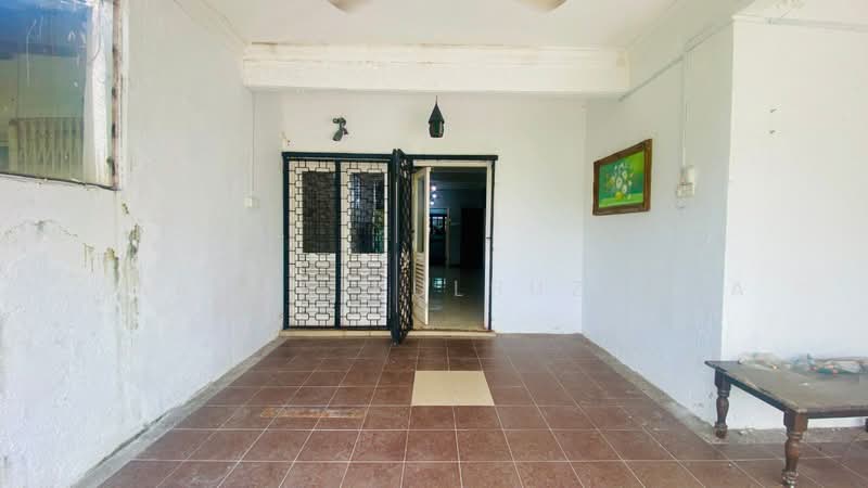 2-storey Terraced House for Sale in Ampang Jaya (Ampang) - Zarema Kulbuzheva - Entrance - PropertyGuru.com.my