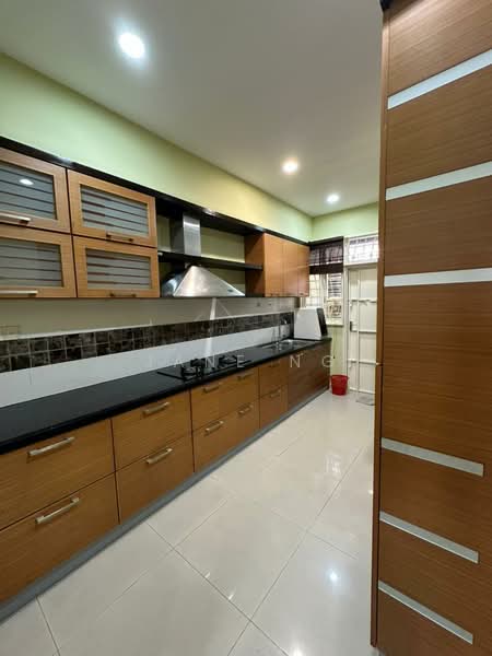 Taman Saujana Permai untuk Untuk Disewa - RM 2,300 /bulan, Mac 2026 - Kitchen - PropertyGuru.com.my