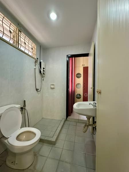 Taman Saujana Permai untuk Untuk Disewa - RM 2,300 /bulan, Mac 2026 - Bathroom - PropertyGuru.com.my