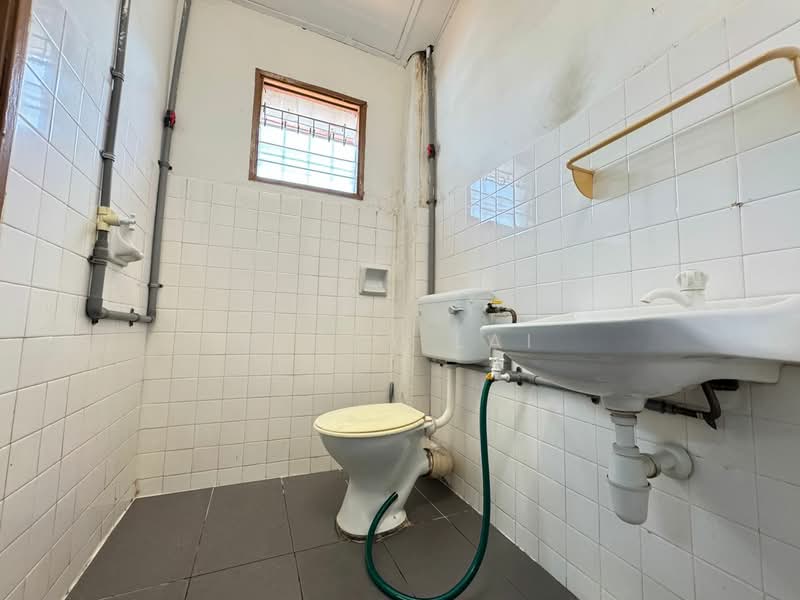 2-storey Terraced House for Sale in Bandar Bukit Beruntung (Bukit Beruntung) - Nicky Lai - Bathroom - PropertyGuru.com.my