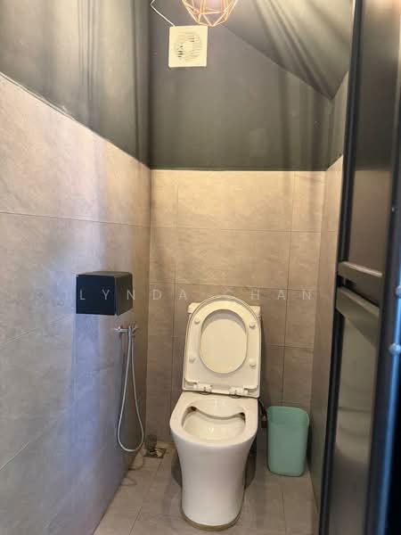 Jalan Pahang 2 Storey Commercial Bungalow 4156 sq ft untuk Untuk Disewa - RM 7,800 /bulan, Mac 2026 - Bathroom - PropertyGuru.com.my