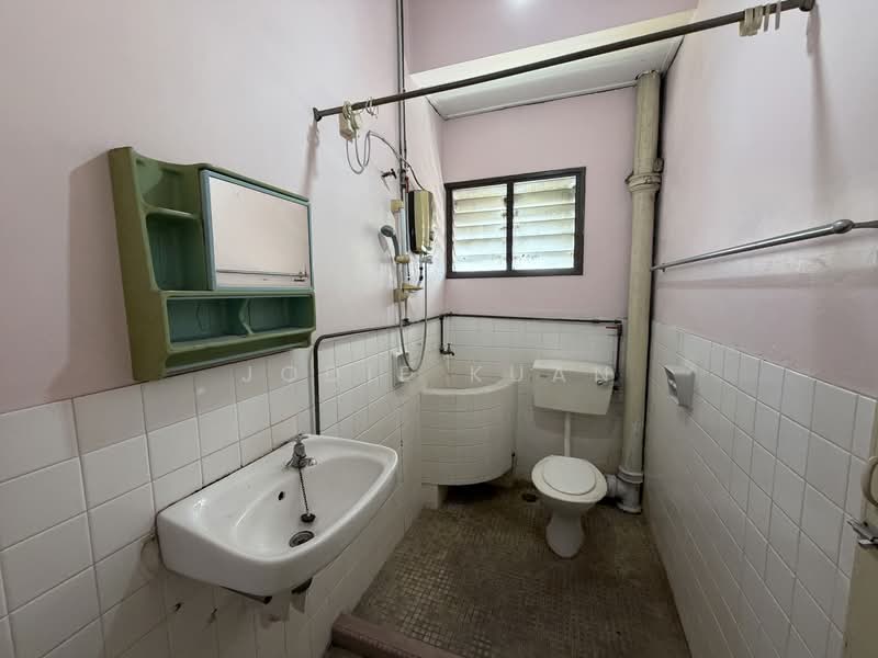 Semi-Detached House for Sale in Taman Bersatu (Ipoh) - Jodie Kuan - Bathroom - PropertyGuru.com.my