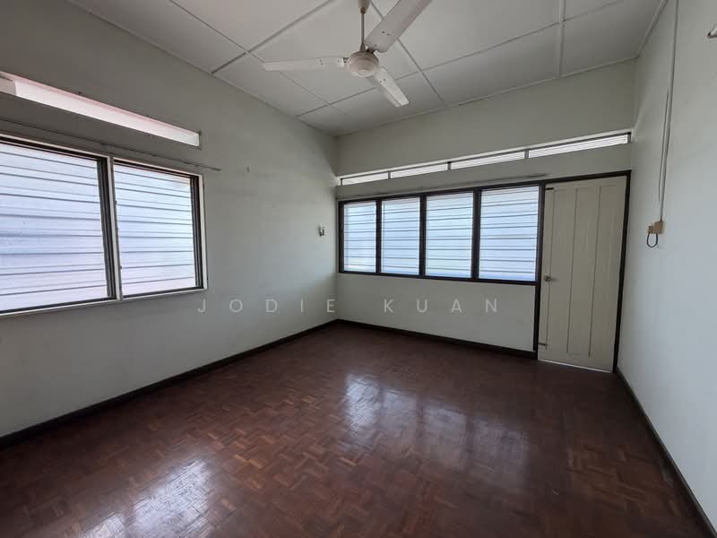Semi-Detached House for Sale in Taman Bersatu (Ipoh) - Jodie Kuan - Bedroom - PropertyGuru.com.my