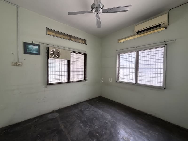Semi-Detached House for Sale in Taman Bersatu (Ipoh) - Jodie Kuan - Bedroom - PropertyGuru.com.my