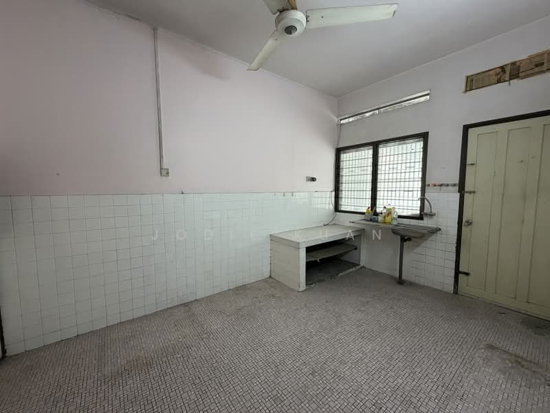 Semi-Detached House for Sale in Taman Bersatu (Ipoh) - Jodie Kuan - Kitchen - PropertyGuru.com.my