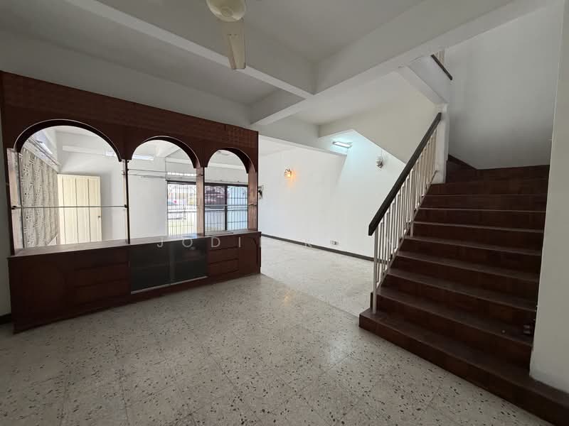 Semi-Detached House for Sale in Taman Bersatu (Ipoh) - Jodie Kuan - Split Level Separating Living and Dining - PropertyGuru.com.my